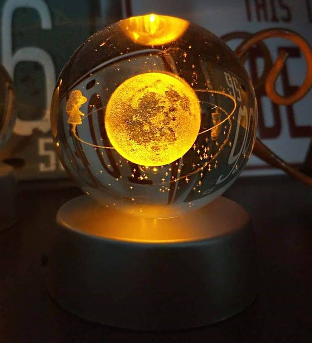 3D Satürn Kız Renk Değiştiren Işıklı Kristal Cam Küre