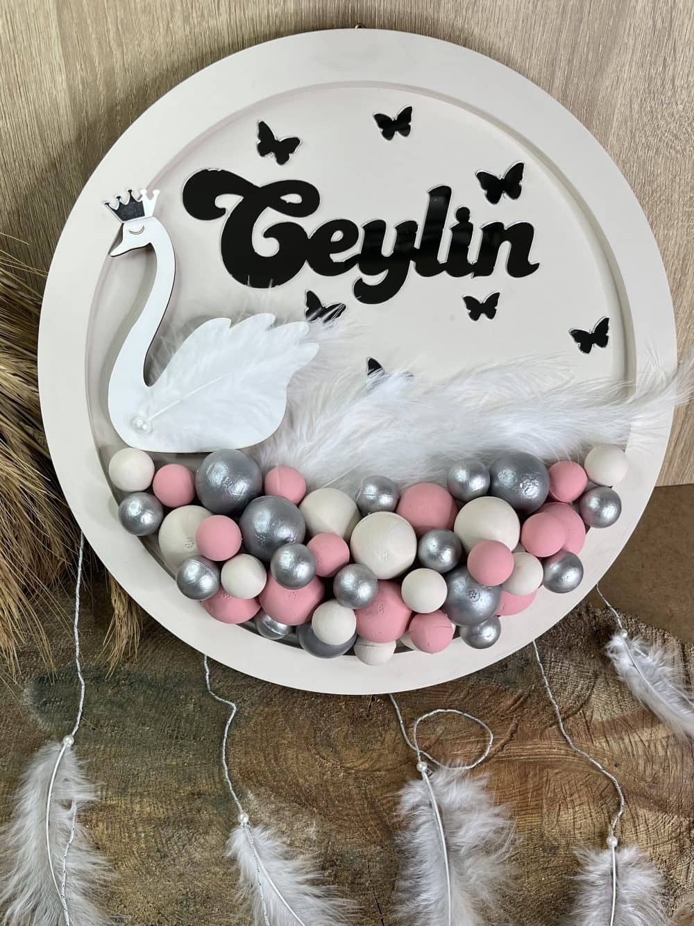 Kız Bebek Kuğulu Ahşap Bubble Kapı Süsü ve Duvar Dekorasyonu